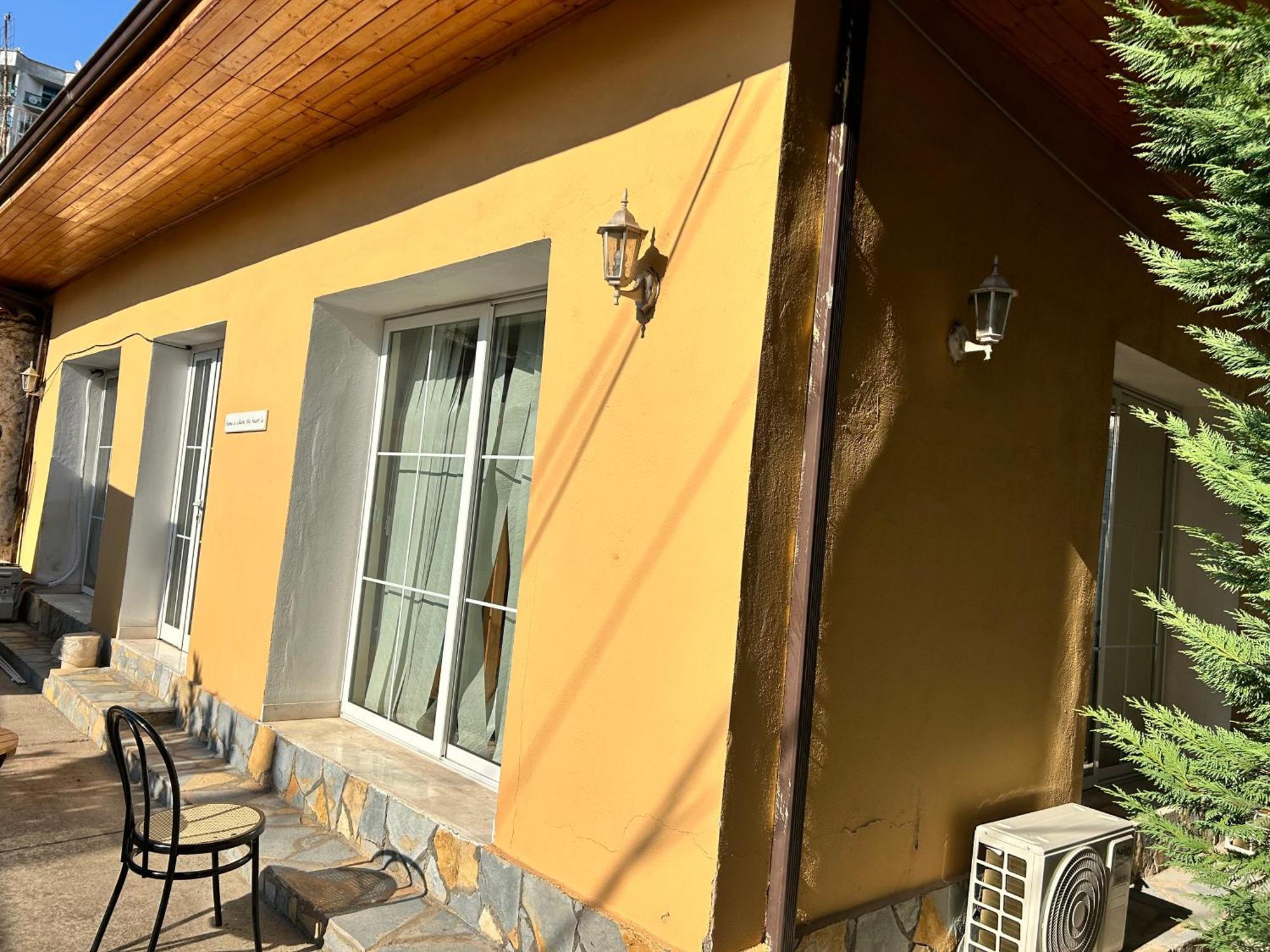 D1 Hostel Tirana Exterior photo
