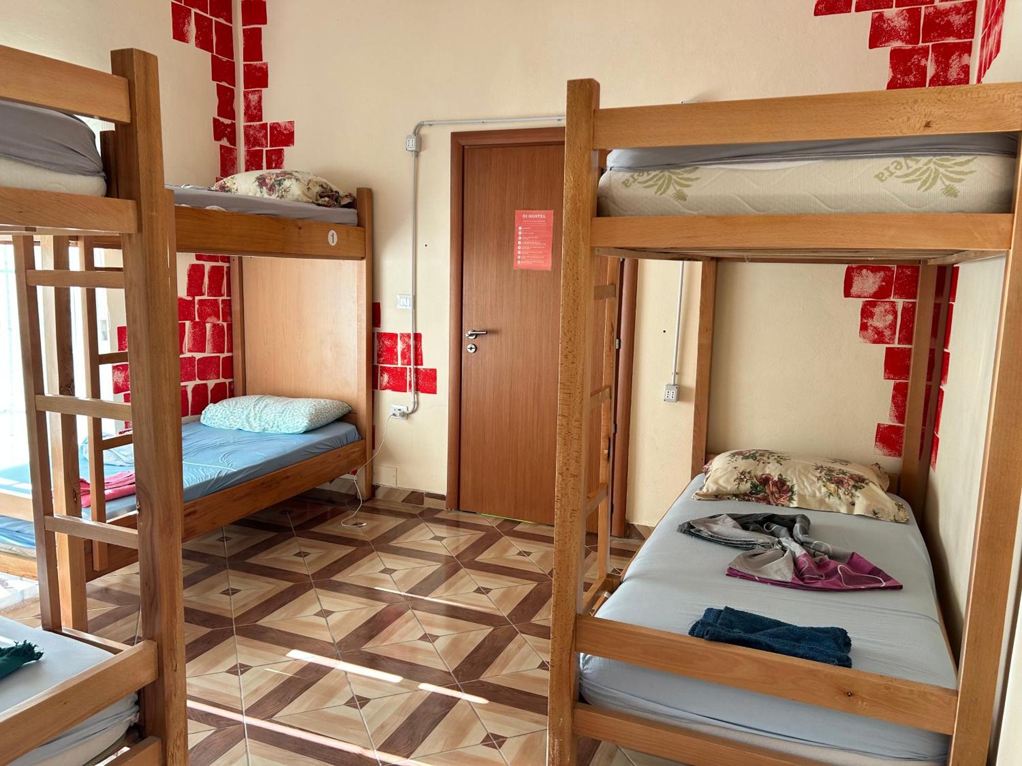 D1 Hostel Tirana Exterior photo